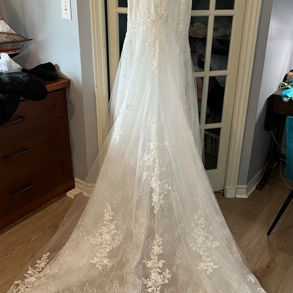 Size 4 Elysee Wedding gown - Picture 6 of 7